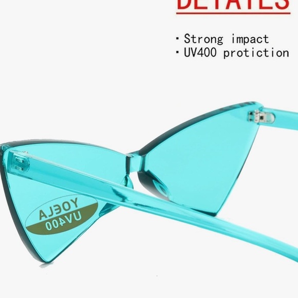 Triangle futuristic sunglasses in blue UVA protection 400 - Picture 2 of 3